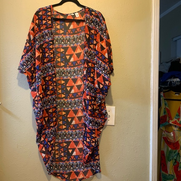 Abstract Multi Color Print Duster - Picture 3 of 5